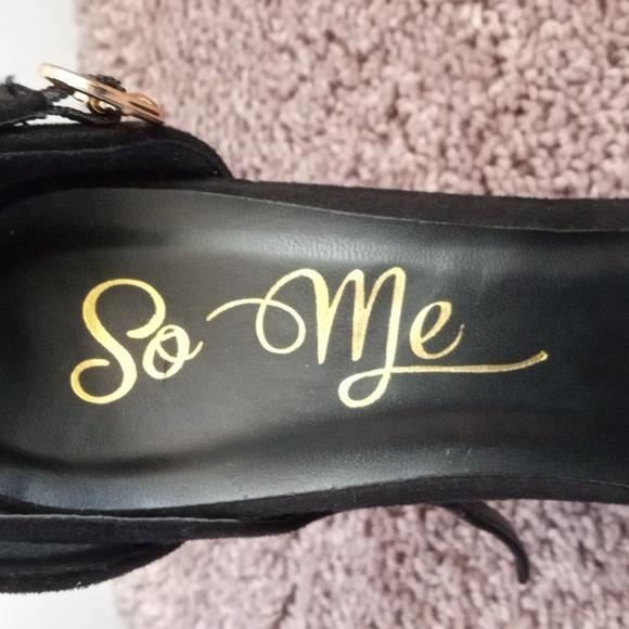 The So Me shoes are black and goes with anything and the size is a 6. - Picture 6 of 6